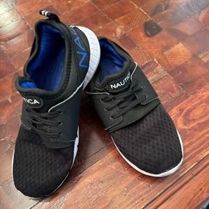 Used Black NAUTICA size 1 in children’s Still has life in them